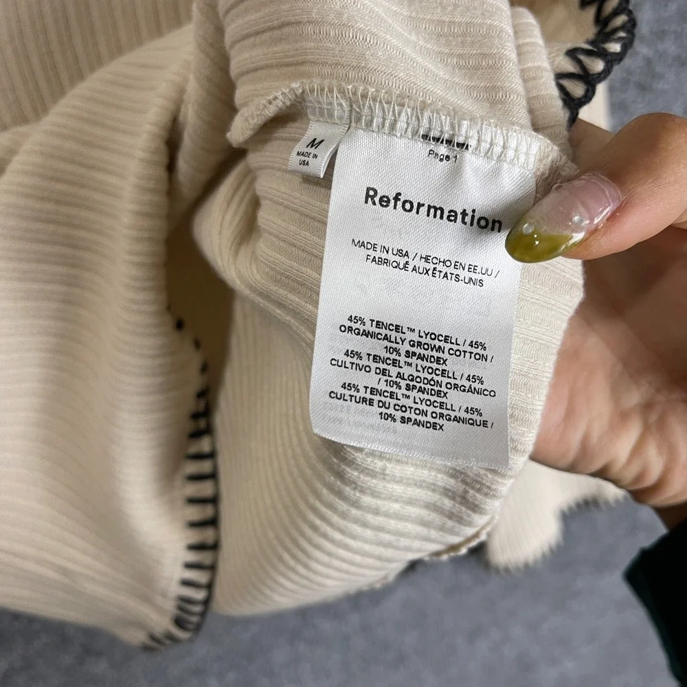 Reformation Nolen knit Ribbed Top Medium Beige Excellent Blanket Stitch V-Neck